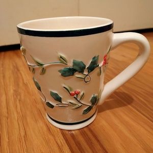 Pfaltzgraff Winterberry Mug Coffee Tea Cup 12 Oz Embossed